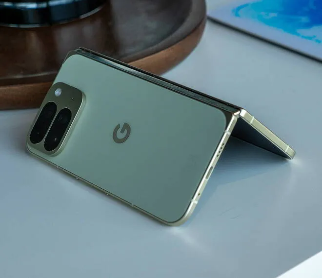 Порівняння Google Pixel 10 Pro Fold та Pixel 9 Pro Fold